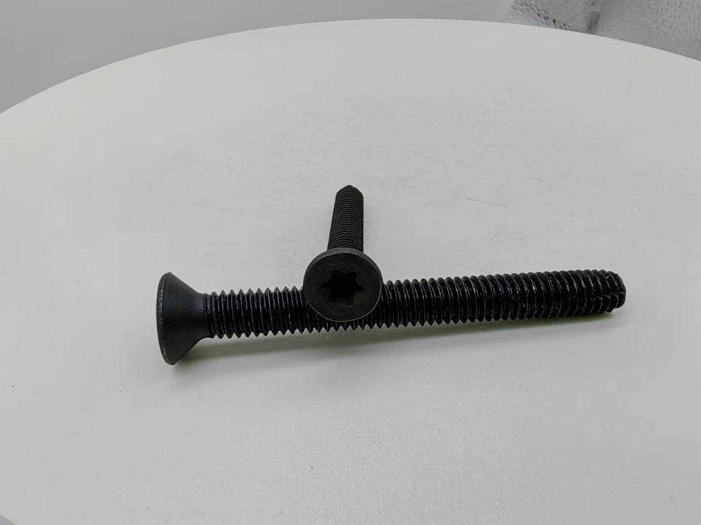 What is the field of use of floor cutting screws?