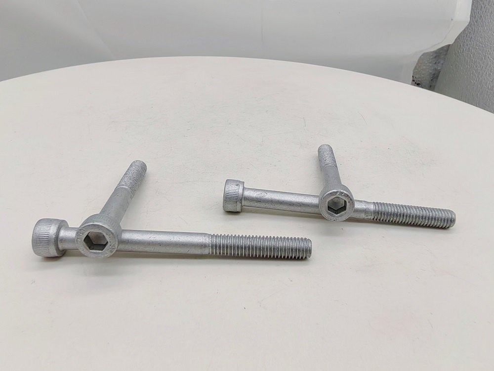 What are the advantages of hex socket head machine screws?